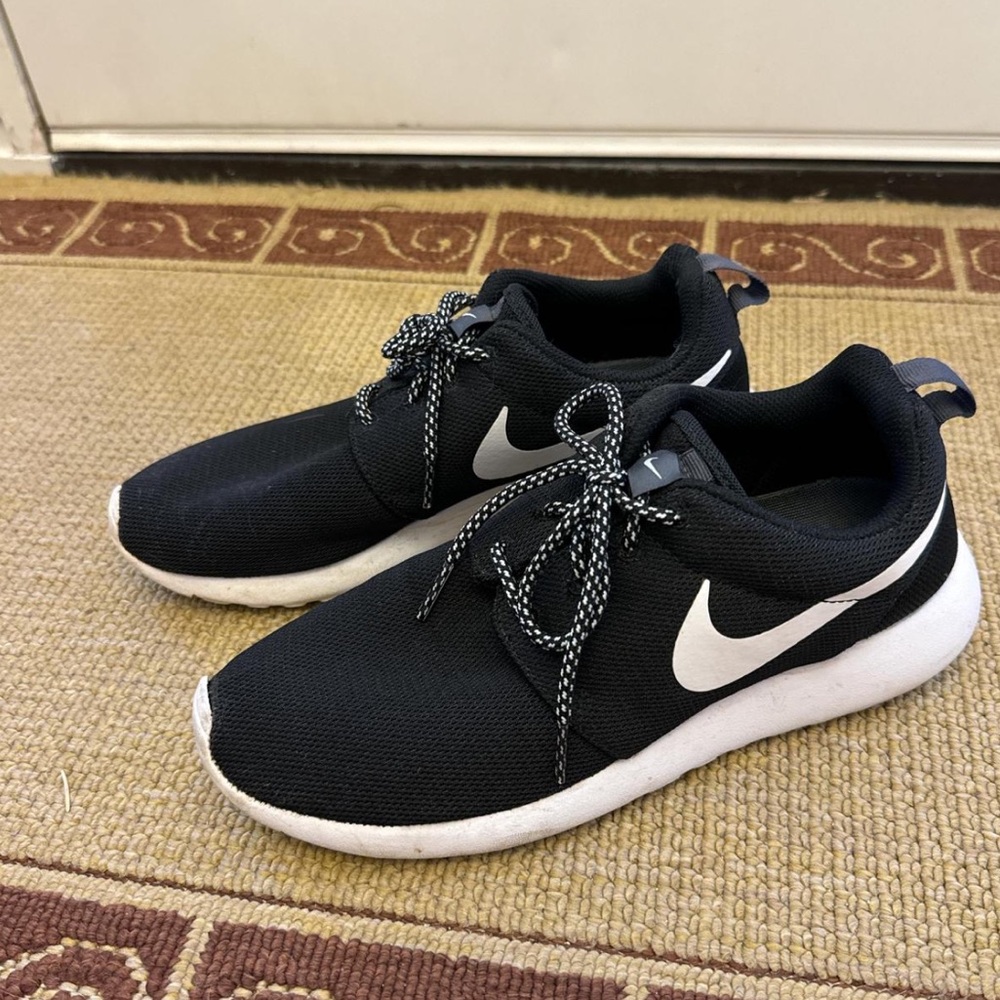 Nike Roshe black and white trainers/running shoes. Women’s size